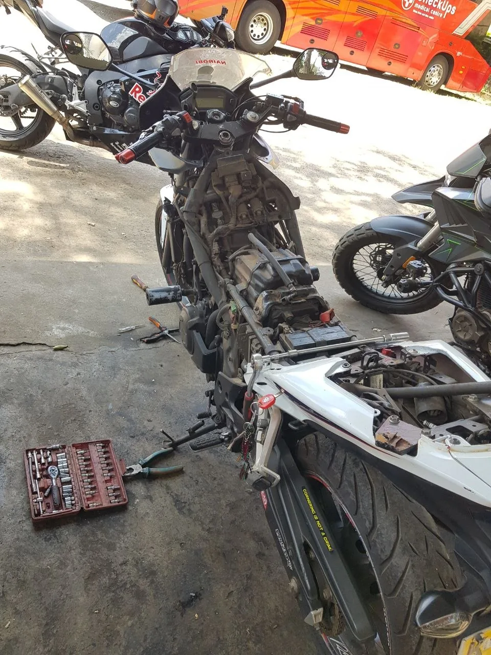 Honda CBR400 — service & leak repair — photo 6