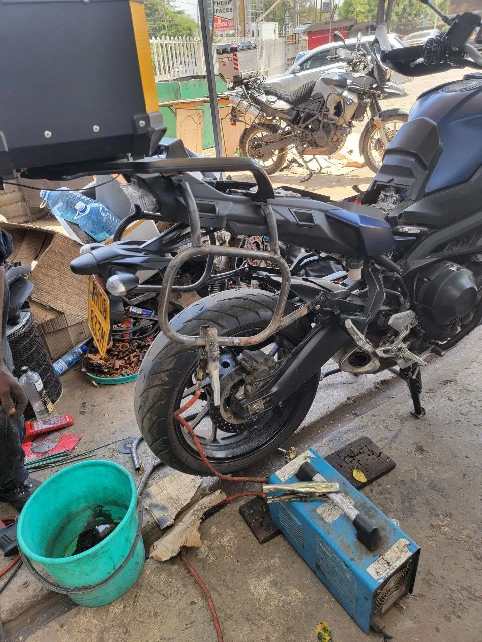 Yamaha Tracer 900GT — pannier rack installation — photo 6